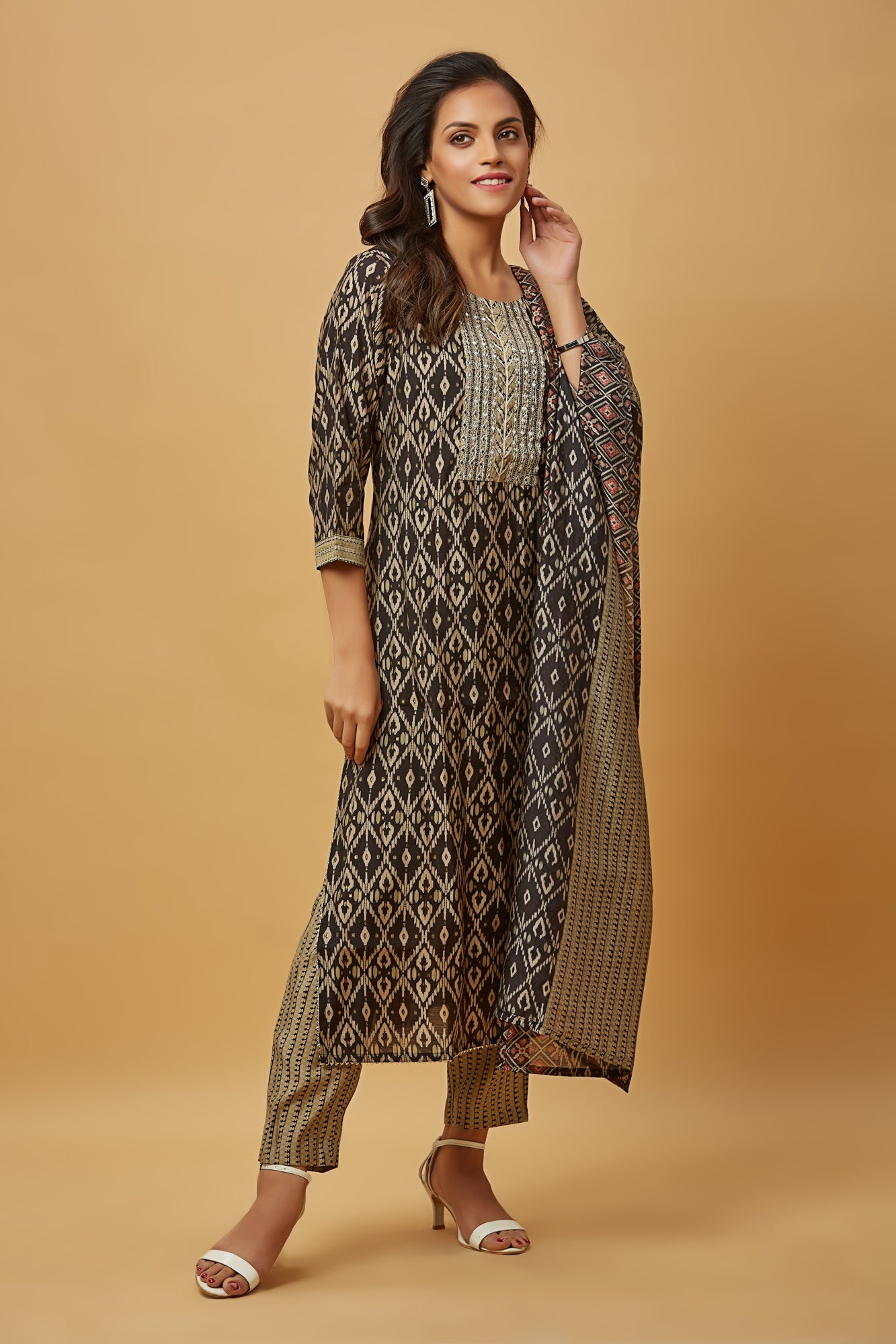Urban Mystic Printed Straight Kurti Paired With Pant And Duppatta