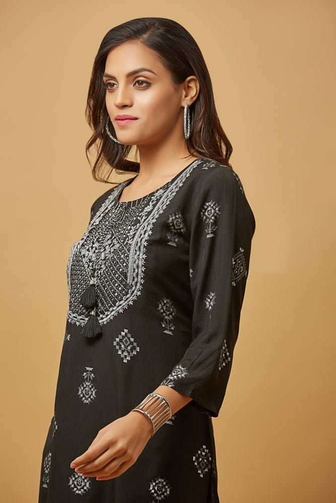 Urban Mystic Black Embroidered Kurta And Pant Set