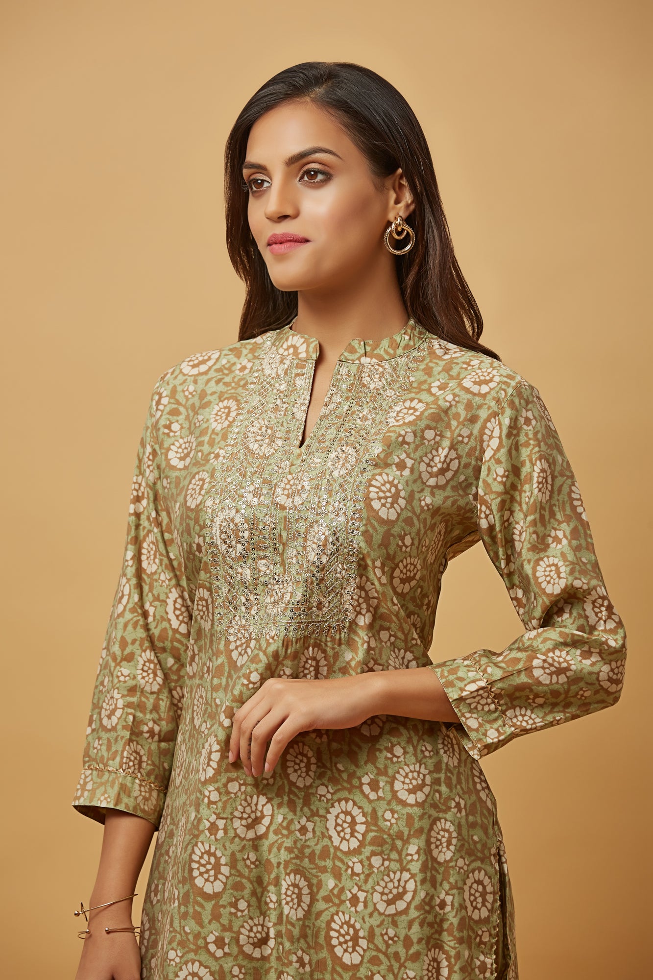 Urban Mystic Green Silk Embroidered Kurti Set With Pant And Dupatta